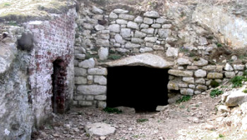 The entrance to Benson's Cave